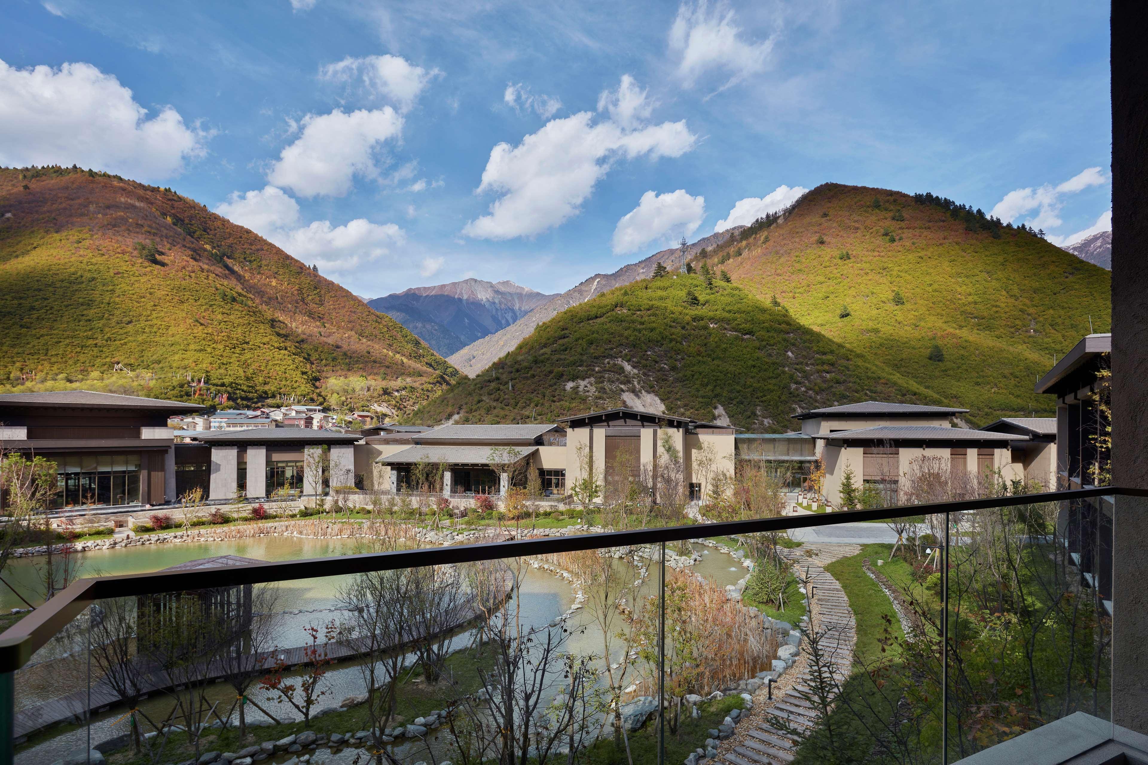 Hilton Jiuzhaigou Resort Zhangzha Town Exterior foto